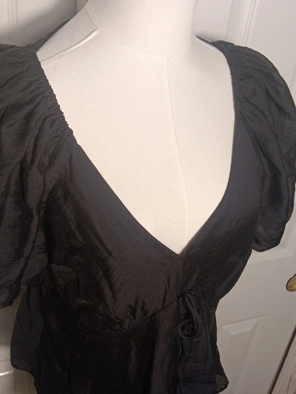 Abercrombie & Fitch Black V-Neck Puff Sleeve Tie Front Peplum Blouse
